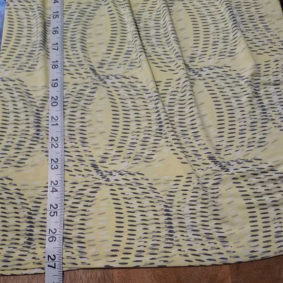 Womens 2X INC International Concepts Yellow Stretchy Pintucked Neck Gray White. - Picture 4 of 6